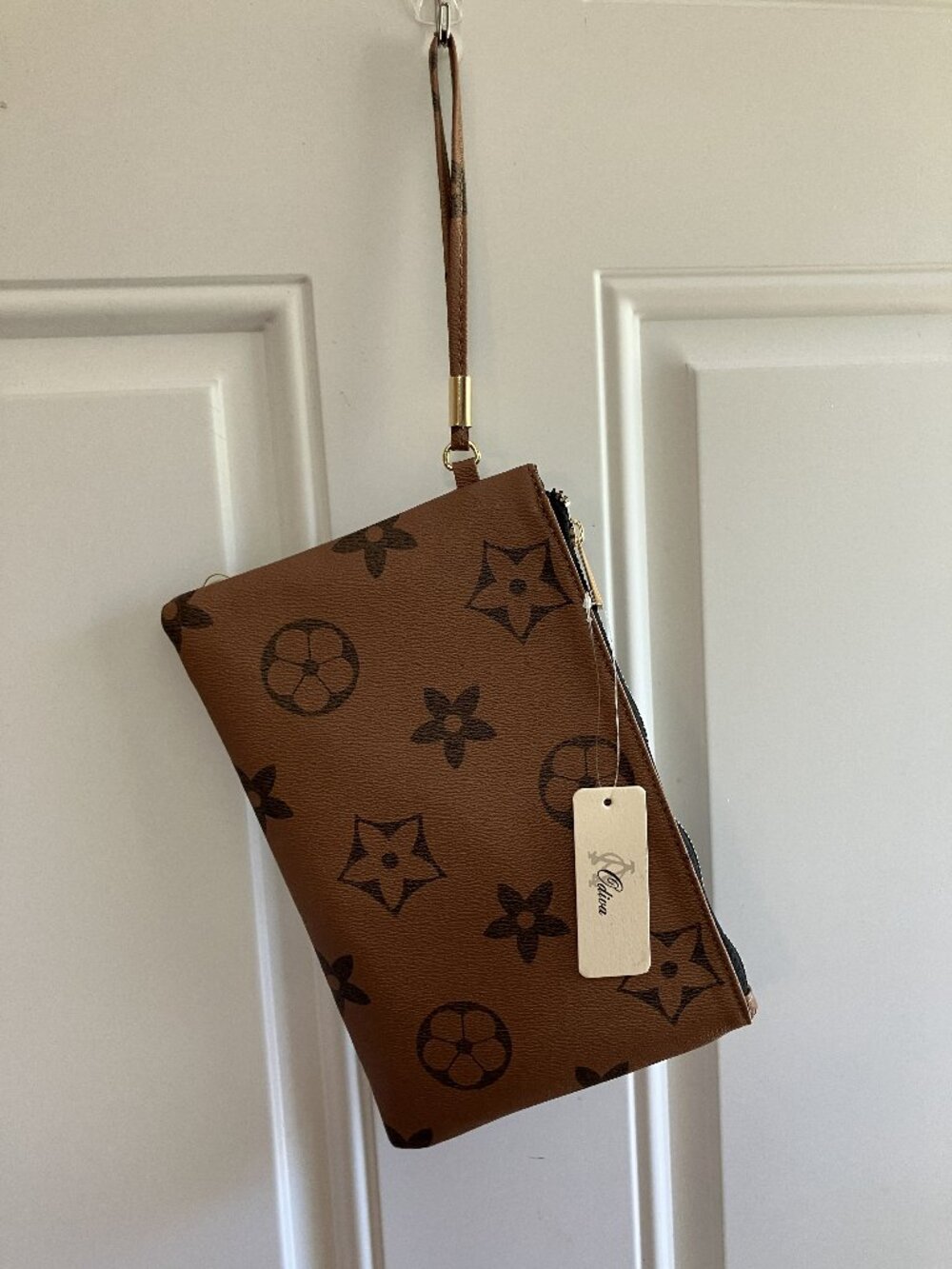 Woman's Odiva Make-Up Bag=Brown